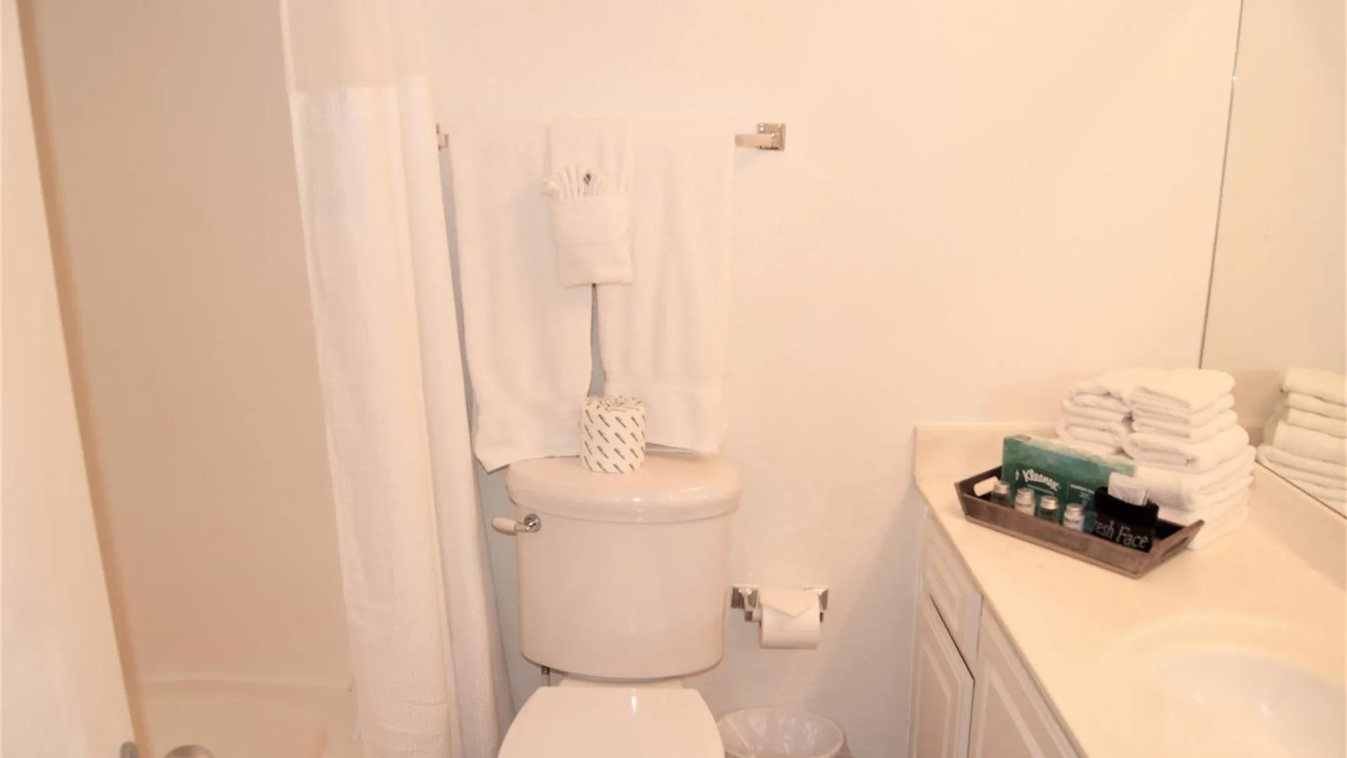 218 Fully Furnished 1Br Suite-Outdoor Pool سكوتسدايل 0*,