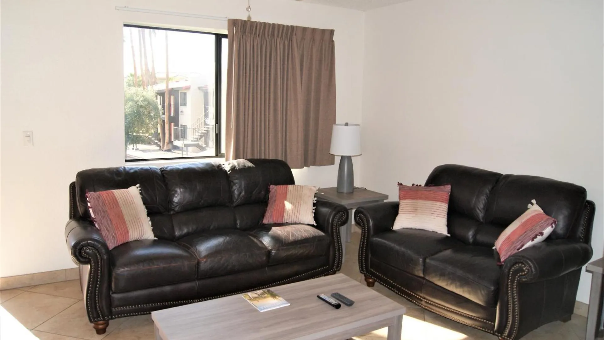 218 Fully Furnished 1Br Suite-Outdoor Pool سكوتسدايل شقة